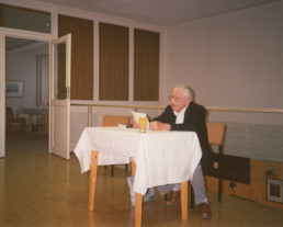 H. W. Katz bei einer Lesung im Mai 1991 in Gera
