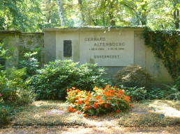 Grab von Gerhard Altenbourg auf dem Altenburger Friedhof