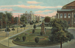 Blick auf den Arnoldiplatz und das Hoftheater, um 1912