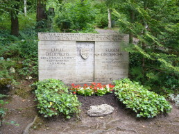 Nordfriedhof, Grab von Lulu von Strauss und Torney und Eugen Diederichs