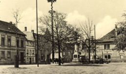 Schkölen, Denkmalplatz, um 1939