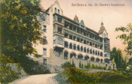 Blick auf das Sanatorium Schloss Harth