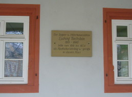 Gedenktafel an der Bechstein-Apotheke