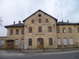 Empfangsgebäude des Bahnhofs an der Bahnhofstraße, 2013