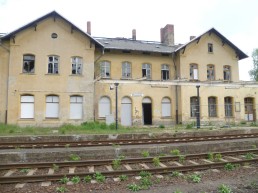 Bahnhof von der Bahnsteigseite aus gesehen, 2011