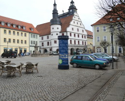 Jean-Paul-Litfaßsäule auf dem Markt