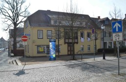 Jean-Paul-Litfaßsäule in der Lindenallee