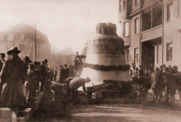 Transport der Kölner Domglocke "St.Peter" zum Bahnhof Apolda am 12.März 1922