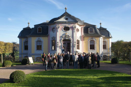 Vor dem Rokokoschloss