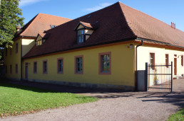 Der Eingang zum Wielandgut in Oßmannstedt