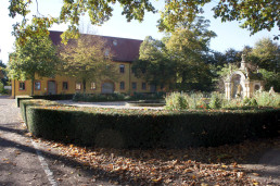 Blick zum Gutshaus vom Garten aus