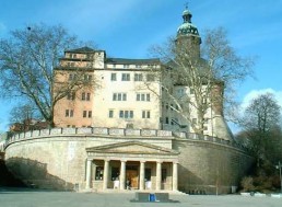 Markt mit Blick auf das Schloss