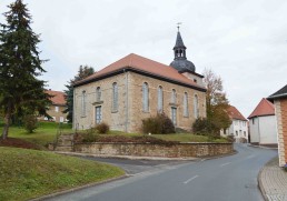 Nirmsdorf, Blick auf die Kirche