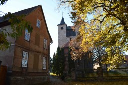 Ottenhausen, Blick auf die Kirche