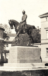 Carl-Alexander-Denkmal, Goetheplatz 11