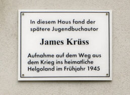 Tafel am James-Krüss-Haus