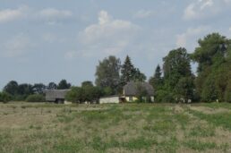 Gehöft und Landschaft bei Bauske