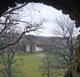 Blick von der Vergilgrotte zum Schloss