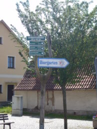 Wegzeichen nach Bauerbach