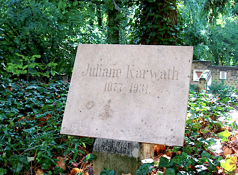 Enthüllung der sanierten Grabtafel der Schriftstellerin Juliane Karwath auf dem Friedhof in Weimar @ Neuer Friedhof Weimar