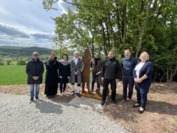 Einweihung des Schillerplatzes am »Räuberweg« um Bauerbach mit Schiller-Stele